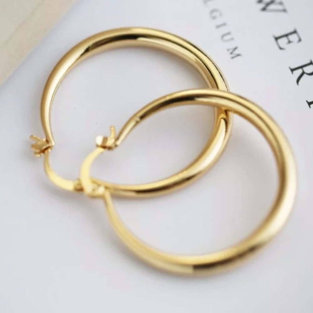 *NEW 18K Yellow Gold 1.5'' Round Hoop Earrings